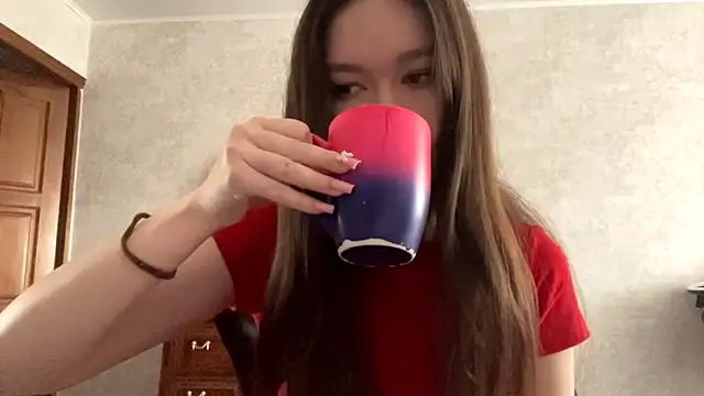 Pikmigirl18 online show from 10-06-25, 09:29