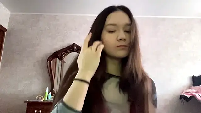 Pikmigirl18 online show from 10-08-25, 09:51