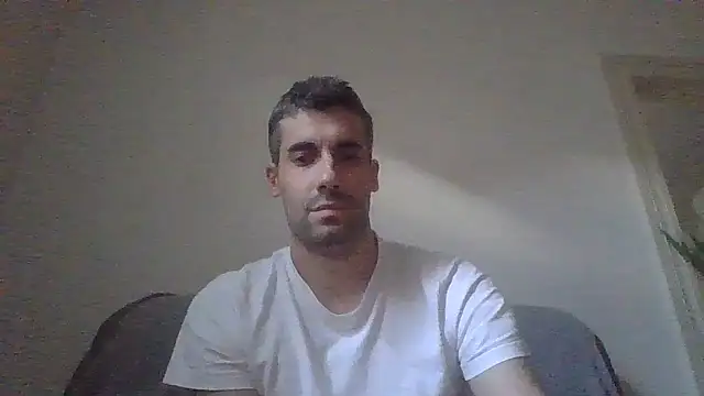 Snapshot of JulioIsHere4you chatting on 10-26-25, 02:01 JulioIsHere4you online show from 10-26-25, 02:01