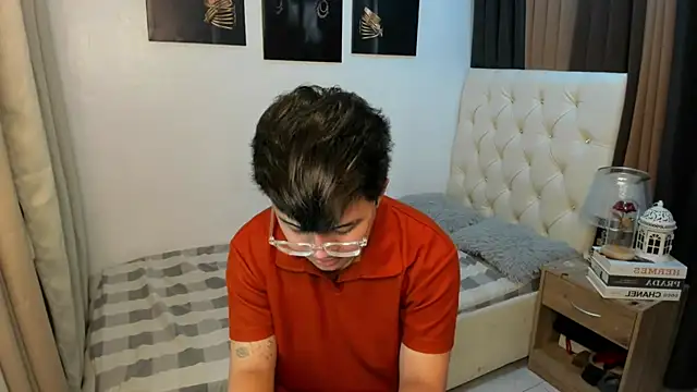 Snapshot of KentAivan chatting on 10-17-25, 04:53 KentAivan online show from 10-17-25, 04:53