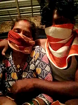 Snapshot of CUTE-004 chatting on 09-12-25, 05:57 CUTE-004 online show from 09-12-25, 05:57