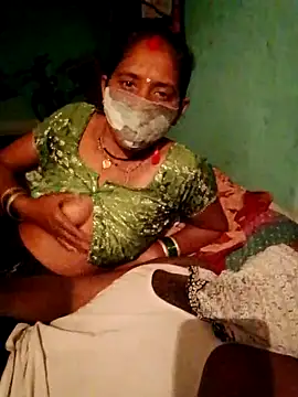 Snapshot of CUTE-004 chatting on 10-01-25, 03:51 CUTE-004 online show from 10-01-25, 03:51