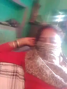 Snapshot of CUTE-004 chatting on 10-07-25, 06:21 CUTE-004 online show from 10-07-25, 06:21