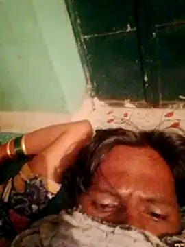 Snapshot of CUTE-004 chatting on 10-11-25, 06:28 CUTE-004 online show from 10-11-25, 06:28