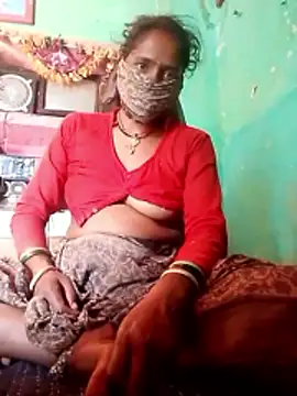 Snapshot of CUTE-004 chatting on 10-15-25, 07:19 CUTE-004 online show from 10-15-25, 07:19