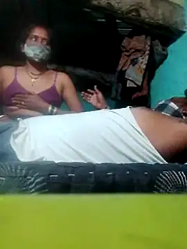 Snapshot of CUTE-004 chatting on 10-17-25, 06:32 CUTE-004 online show from 10-17-25, 06:32