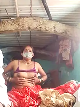 Snapshot of CUTE-004 chatting on 10-23-25, 08:13 CUTE-004 online show from 10-23-25, 08:13