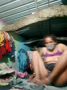 Snapshot of CUTE-004 chatting on 10-23-25, 08:51 CUTE-004 online show from 10-23-25, 08:51