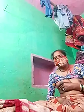 Snapshot of CUTE-004 chatting on 11-05-25, 07:08 CUTE-004 online show from 11-05-25, 07:08