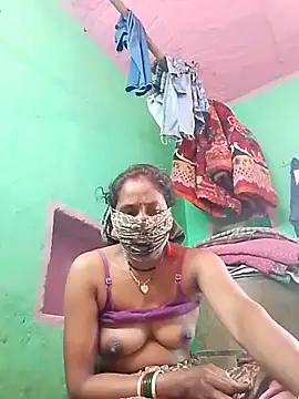 Snapshot of CUTE-004 chatting on 11-06-25, 07:20 CUTE-004 online show from 11-06-25, 07:20