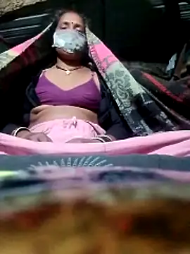 Snapshot of CUTE-004 chatting on 11-09-25, 04:49 CUTE-004 online show from 11-09-25, 04:49