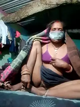 Snapshot of CUTE-004 chatting on 11-10-25, 07:57 CUTE-004 online show from 11-10-25, 07:57