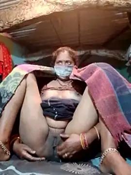 Snapshot of CUTE-004 chatting on 12-21-25, 06:04 CUTE-004 online show from 12-21-25, 06:04