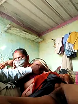 Snapshot of CUTE-004 chatting on 02-13-26, 10:33 CUTE-004 online show from 02-13-26, 10:33