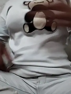 Snapshot of Janvi_Jaitly chatting on 10-25-25, 07:52 Janvi Jaitly online show from 10-25-25, 07:52