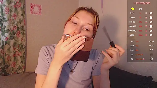 Snapshot of ohmycheryl chatting on 09-27-25, 12:32 ohmycheryl online show from 09-27-25, 12:32