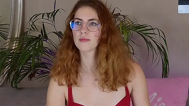 Snapshot of CaitlinMoon chatting on 11-12-25, 04:02 CaitlinMoon online show from 11-12-25, 04:02