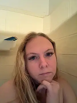 Snapshot of roughdiamond35 chatting on 10-26-25, 04:24 roughdiamond35 online show from 10-26-25, 04:24