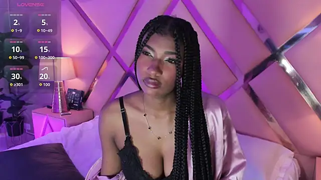 SophiaBloss online show from 10-28-25, 03:54