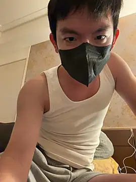 Snapshot of kaikai1335 chatting on 11-16-25, 02:22 kaikai1335 online show from 11-16-25, 02:22