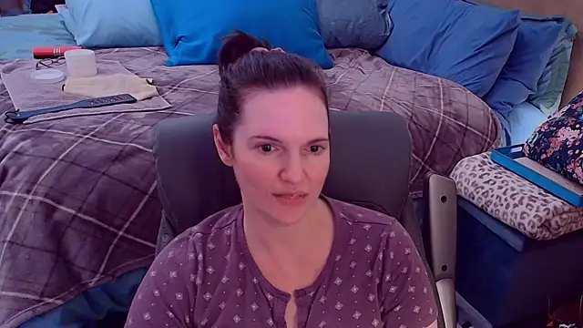 Snapshot of ninajaymes chatting on 10-17-25, 09:28 ninajaymes online show from 10-17-25, 09:28