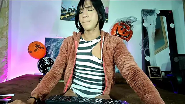 Snapshot of Jenny_Sweet1 chatting on 10-21-25, 04:46 Jenny Sweet1 online show from 10-21-25, 04:46