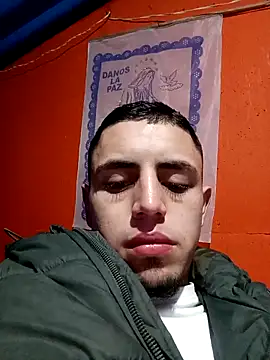 Snapshot of 1C2AM22 chatting on 09-18-25, 12:12 1C2AM22 online show from 09-18-25, 12:12