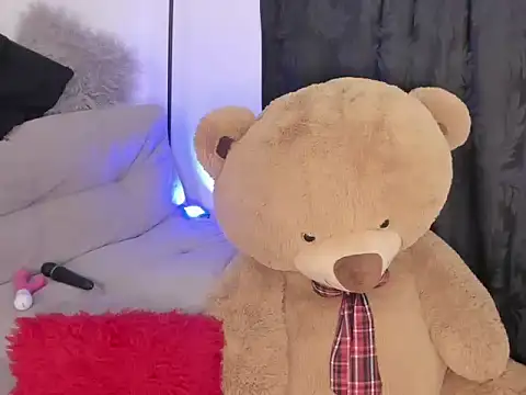 Snapshot of Elyross1_ chatting on 10-12-25, 09:36 Elyross1  online show from 10-12-25, 09:36