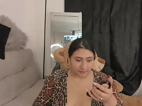 Snapshot of Elyross1_ chatting on 10-22-25, 11:37 Elyross1  online show from 10-22-25, 11:37