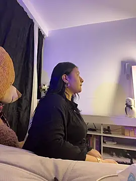 Snapshot of Elyross1_ chatting on 10-24-25, 11:23 Elyross1  online show from 10-24-25, 11:23