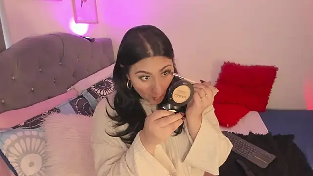 Elyross1  online show from 11-19-25, 10:10