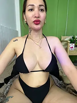 Snapshot of toni_0601 chatting on 02-22-26, 02:02 toni 0601 online show from 02-22-26, 02:02