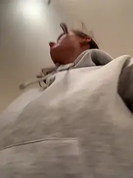 SophiiaStarr online show from 10-30-25, 07:47