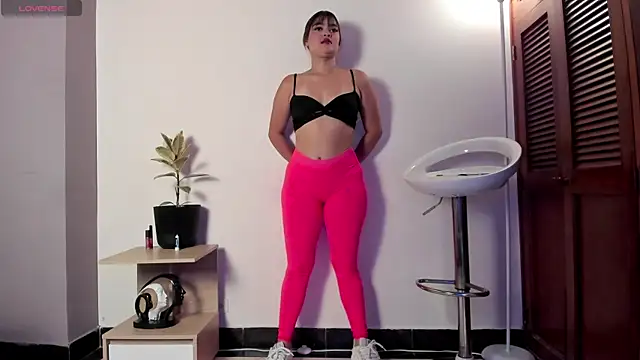 Snapshot of Maxinnevance chatting on 09-30-25, 12:21 Maxinnevance online show from 09-30-25, 12:21