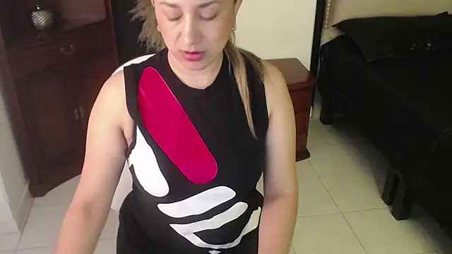 Snapshot of sheryl_jones chatting on 10-15-25, 12:16 sheryl jones online show from 10-15-25, 12:16