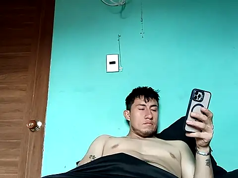 True Di online show from 10-31-25, 06:31