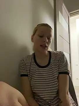 Snapshot of AnyaHellCat chatting on 10-18-25, 01:08 AnyaHellCat online show from 10-18-25, 01:08