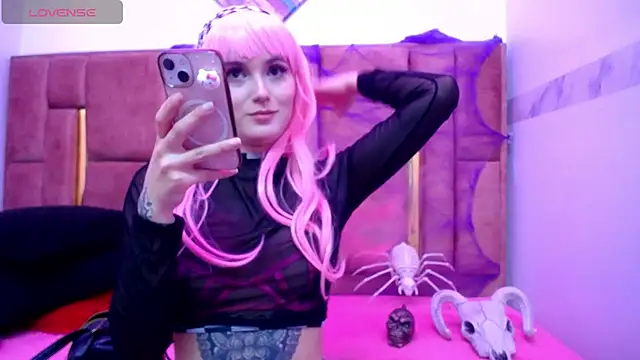 XBODTRIIPX online show from 10-25-25, 04:42