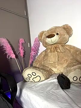 Charlottediolet online show from 09-18-25, 11:23