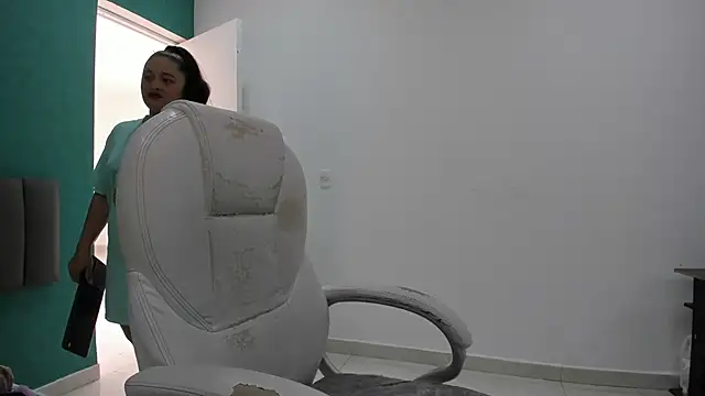 aradia kiss online show from 10-22-25, 06:18