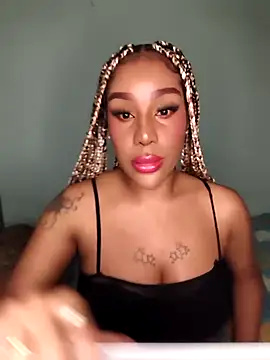 Snapshot of Queen_Amara chatting on 09-26-25, 02:04 Queen Amara online show from 09-26-25, 02:04