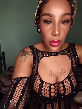 Snapshot of Queen_Amara chatting on 09-29-25, 03:00 Queen Amara online show from 09-29-25, 03:00