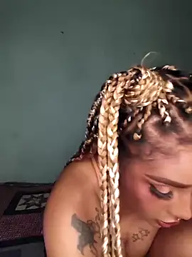 Snapshot of Queen_Amara chatting on 10-05-25, 01:59 Queen Amara online show from 10-05-25, 01:59