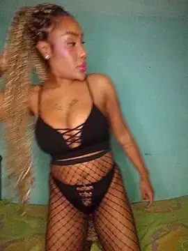 Snapshot of Queen_Amara chatting on 10-18-25, 01:52 Queen Amara online show from 10-18-25, 01:52