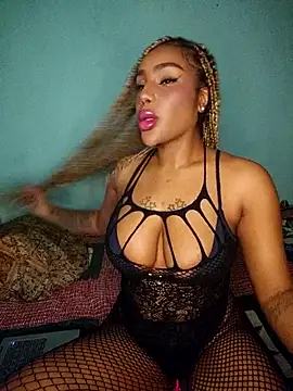 Snapshot of Queen_Amara chatting on 10-23-25, 02:55 Queen Amara online show from 10-23-25, 02:55