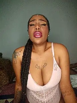 Snapshot of Queen_Amara chatting on 11-17-25, 03:01 Queen Amara online show from 11-17-25, 03:01