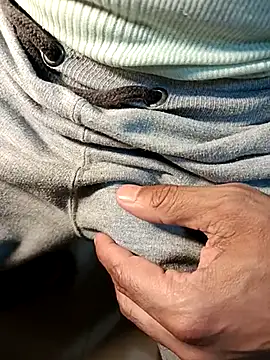 Snapshot of Gallo001 chatting on 11-25-25, 03:06 Gallo001 online show from 11-25-25, 03:06