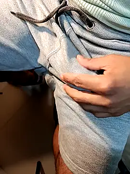 Snapshot of Gallo001 chatting on 11-29-25, 11:24 Gallo001 online show from 11-29-25, 11:24