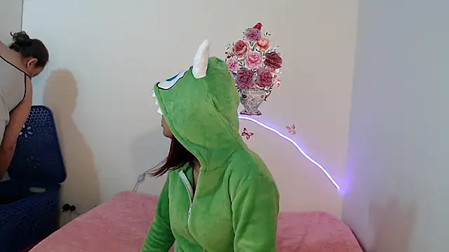 Valeryxs online show from 10-31-25, 04:08