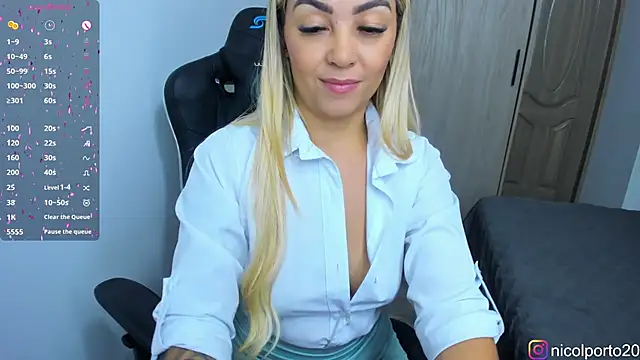 Snapshot of NicolPorto chatting on 10-31-25, 12:39 NicolPorto online show from 10-31-25, 12:39